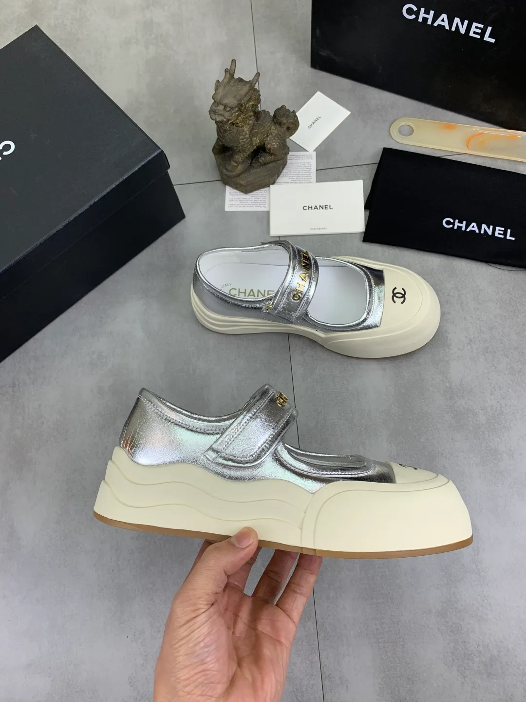 Men's men's shoes 💰P562 new high quality Chanel 25k spring counter new top quality [proud] This boot is really a lucky star for small people, thick sole 5cma more refined rhombus, slim legs, the key is very comfortable upper foot: imported cowhide lining: sheepskin lining outsole: genuine molded tpu outsole ~ 5cm heel height Color: 3️⃣ colors available Size: 35-40 (41 made to order, non-refundable)